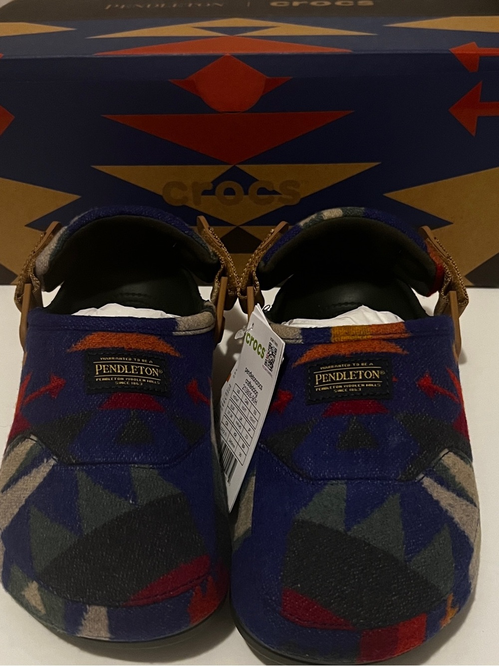 NWT Women’s Sz 7 Pendleton Wool Crocs